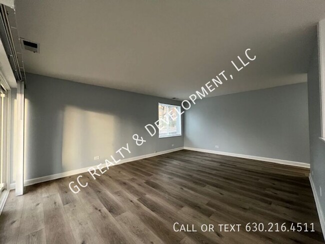 Building Photo - ***2 FREE WEEKS OF RENT! RENOVATED 2 BDRM ...