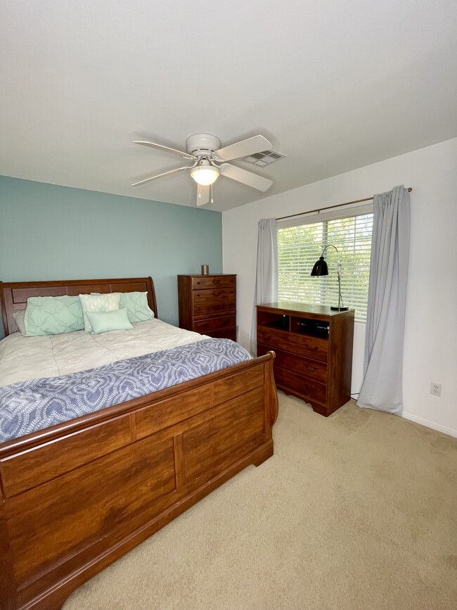 Upstairs room - 213 Gemstone Hill Ave