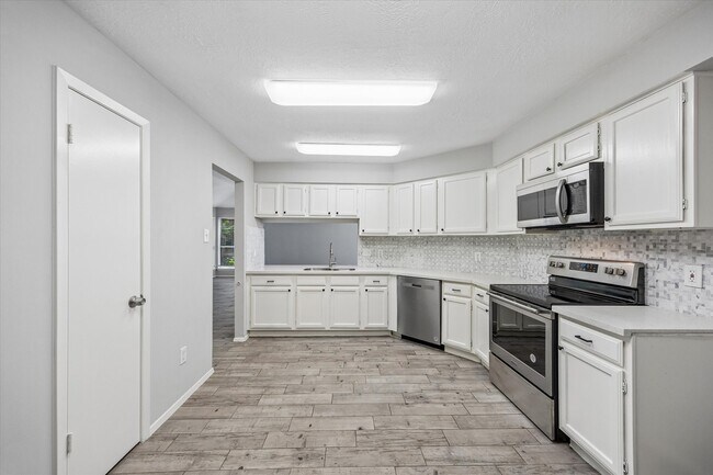 Building Photo - 16723 Colony Bend Dr