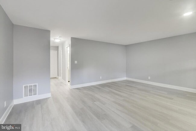 Building Photo - 2851 Strauss Terrace