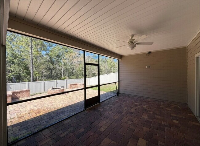 Building Photo - Highland Chase 3-Car Garage