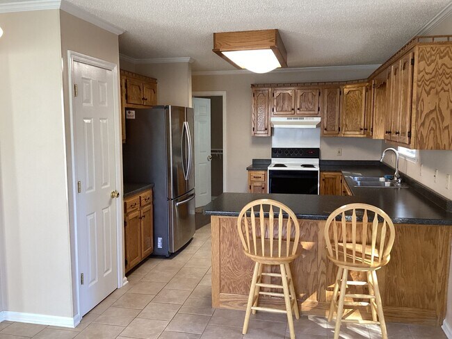 Building Photo - Great Family Home