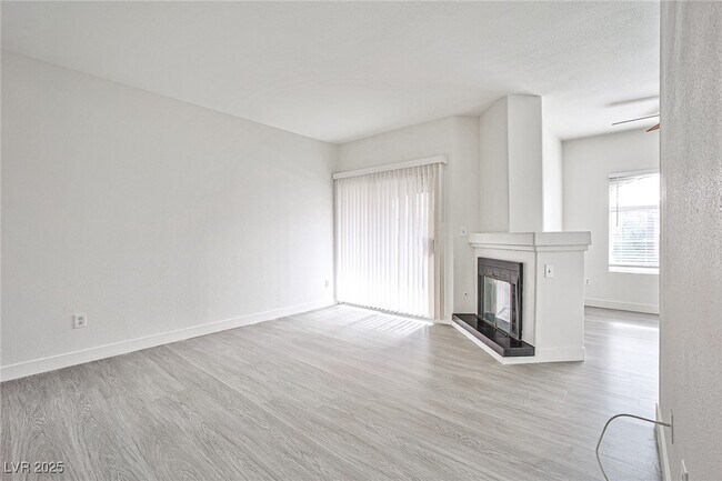 Building Photo - 5525 W Flamingo Rd