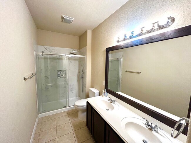 Building Photo - **APPLICATION RECEIVED** Modern Home with Fenced Backyard, Community Pool & Playground!