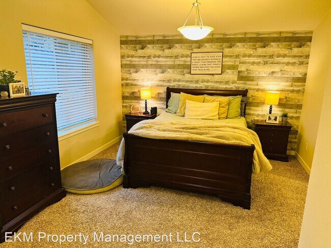 Building Photo - 3 br, 2.5 bath House - 2502 NE 130th Avenu...