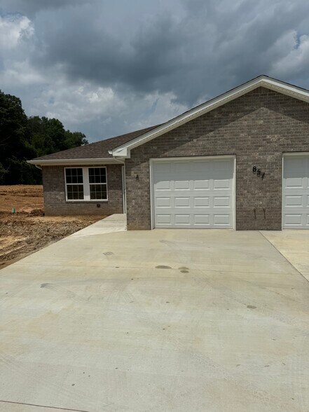 Building Photo - 857 Elmdale Rd