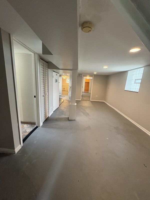 Building Photo - 9331 S Evans Ave