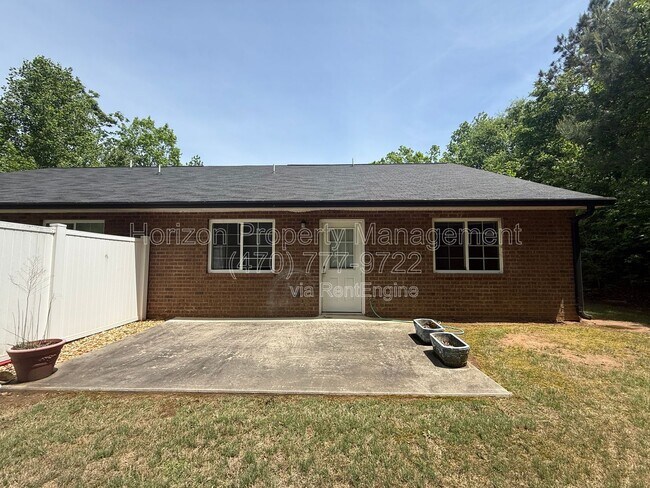 Building Photo - 4019 Hidden Hollow Dr
