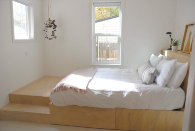 Building Photo - 617 E Krall St