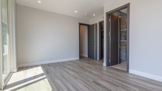 Building Photo - 3836 Westfall Dr
