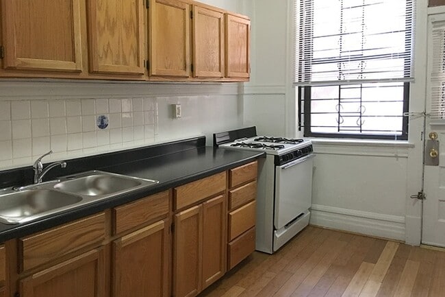 Interior Photo - 5401-5403 S. Woodlawn Avenue