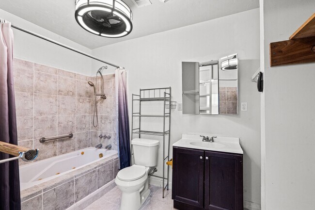 Building Photo - 241 W Rittenhouse St