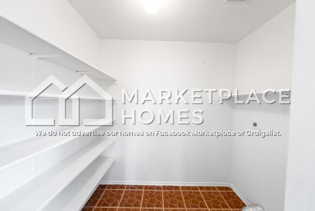 Building Photo - 7250 Dwarf Palm