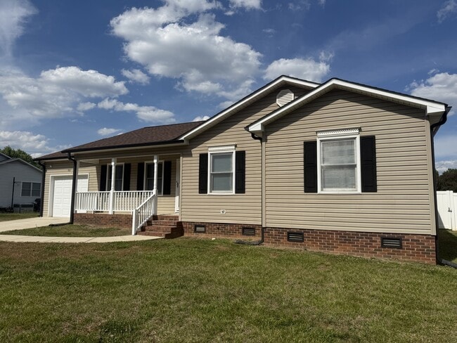 Building Photo - 801 Sunview Dr NW