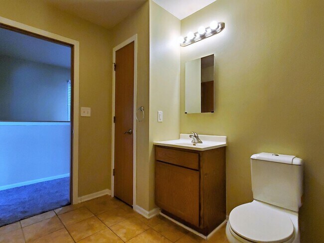 Building Photo - 2010 N 41st St