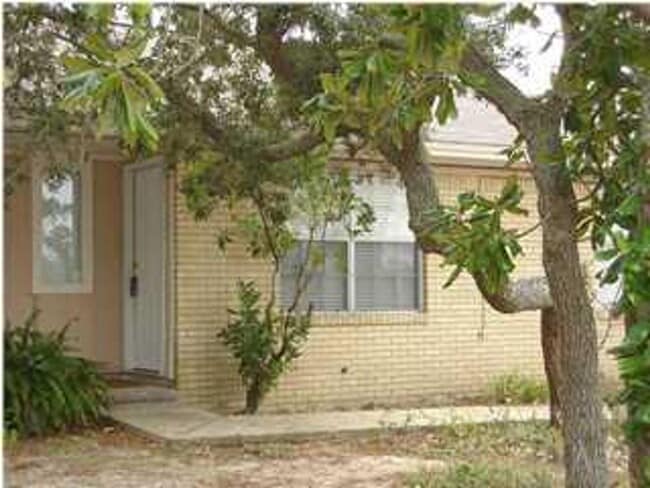 Primary Photo - In the Heart of Gulf Breeze Proper