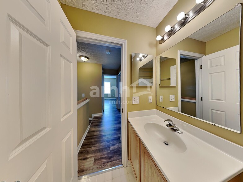 Building Photo - 4433 Greensbury Dr