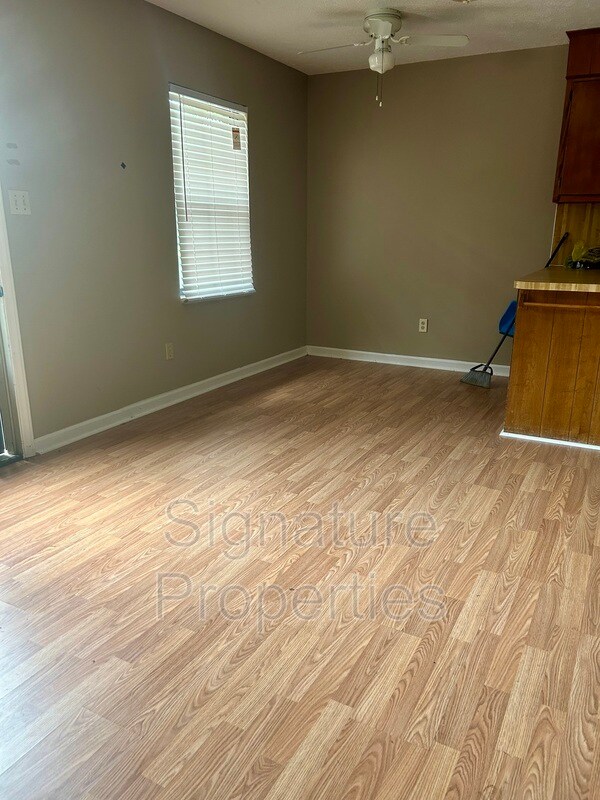 Building Photo - 702 Barrows Mill Rd