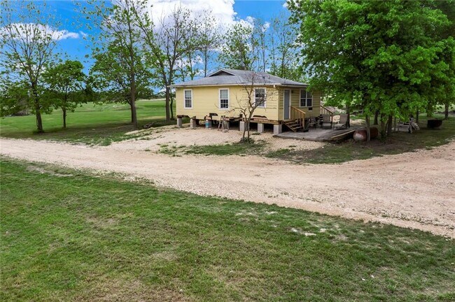 Building Photo - 2201 Cr 320