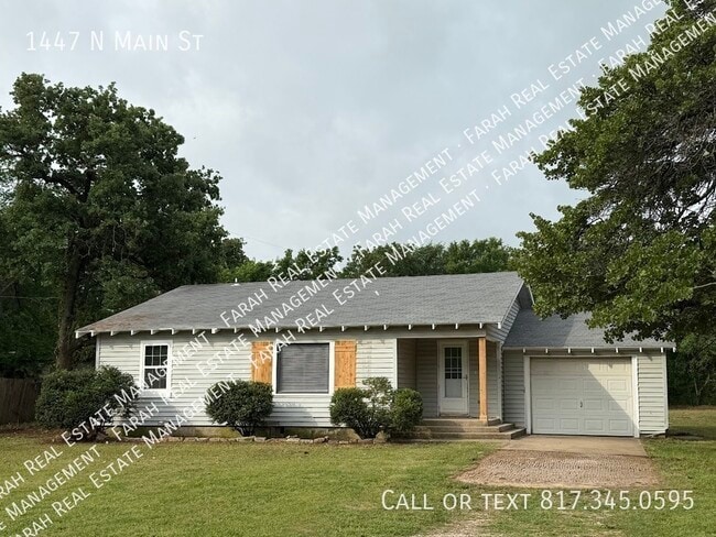 Primary Photo - 1447 N Main St