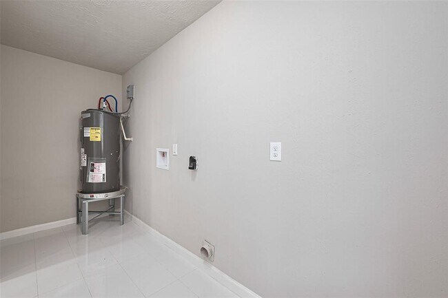 Building Photo - 203 Sevenhampton Ln
