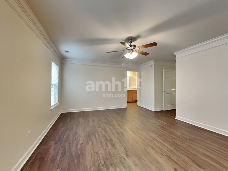 Building Photo - 85 Summer Hill Way