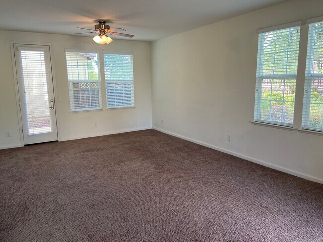 Building Photo - 4 Bedroom, 2.5 Bath - Located in Hideaway Treehouse Community