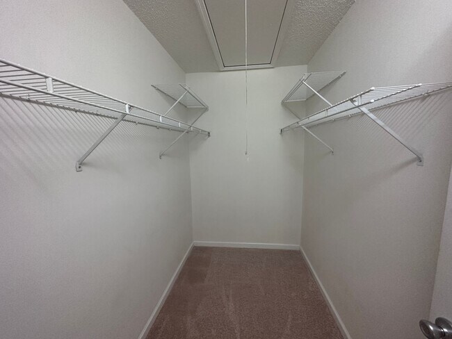 Building Photo - 633 N Hampton Rd