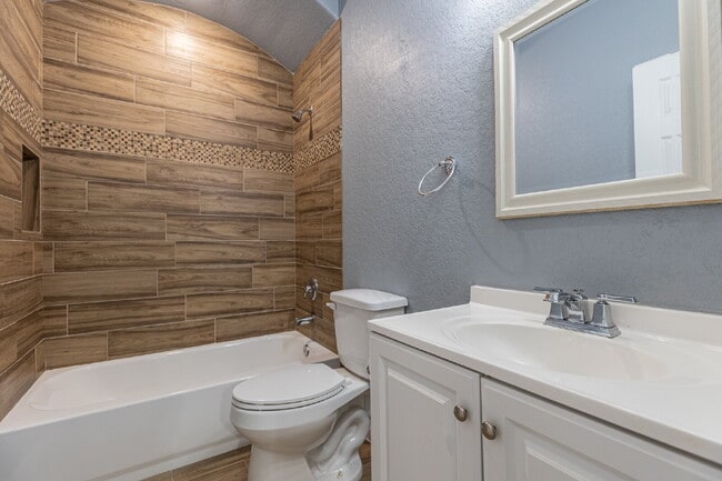Building Photo - 479 Corliss