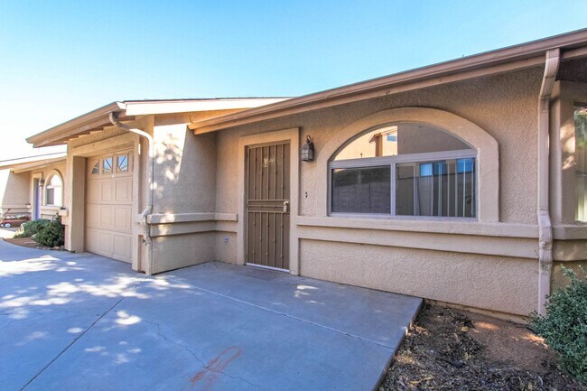 Building Photo - 8509 E Leigh Dr