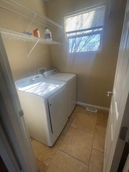 Building Photo - 11840 Bremen Pt