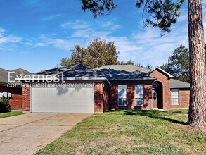 Building Photo - 4 Bed/2 Bath Home with Fenced Yard and Attached Garage / 4 Bed, 2 Bath / Pet-friendly / Available...