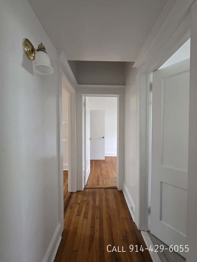 Building Photo - 10 Eastview Ave