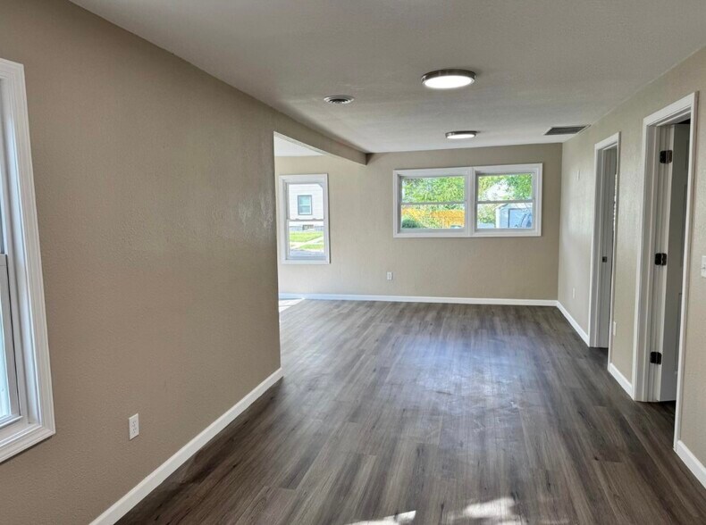 Building Photo - 3634 N 49th St