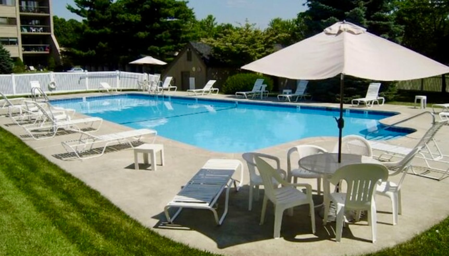 Community Pool - 85 Viscount Dr