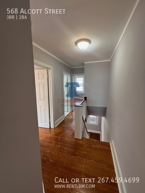 Building Photo - 568 Alcott St