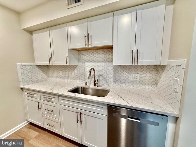 Building Photo - 31013 Bennett Pl