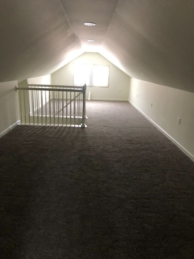 Building Photo - Central School District!