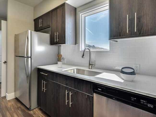 Interior Photo - 2214 E Goodman St