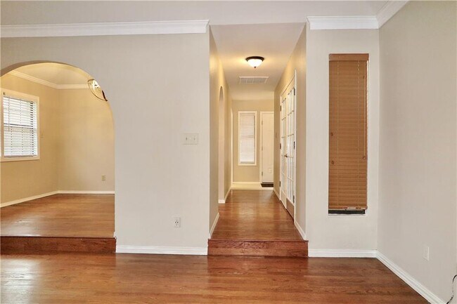 Building Photo - 201 Norwood St W