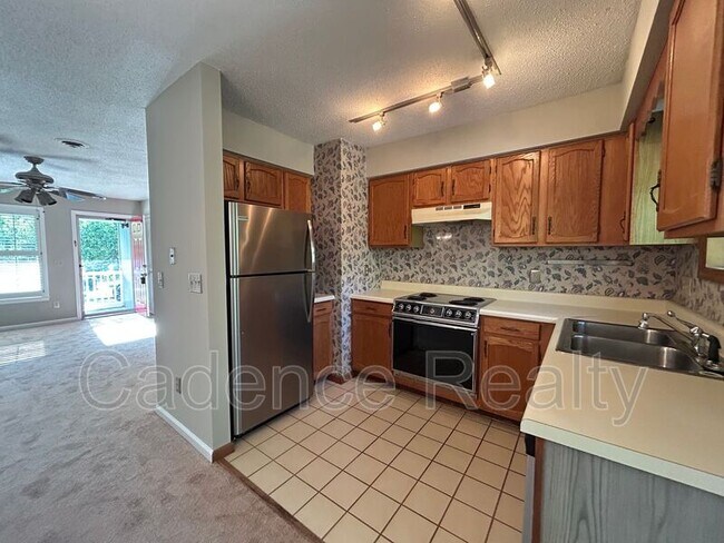 Building Photo - 4194 Spirea Dr