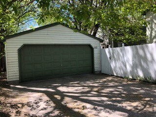 Building Photo - 4BR 2BA HOME IN UPTOWN AVAILABLE 10/4!