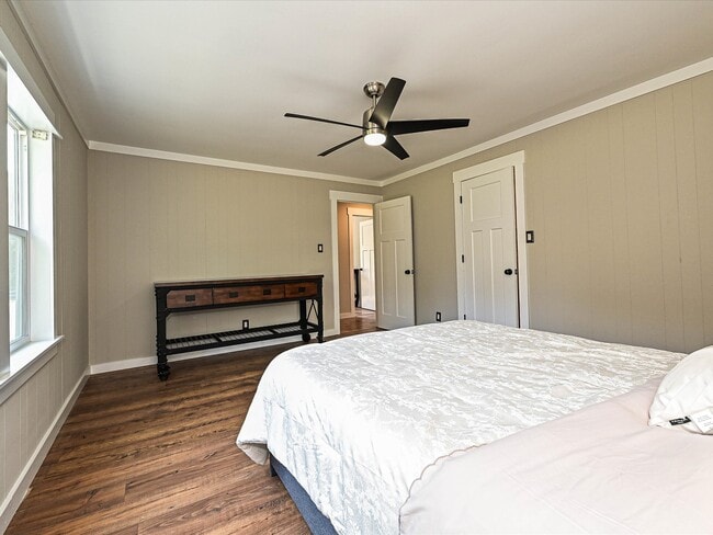 Building Photo - 9565 Man O War Dr