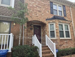 Building Photo - 674 Lord Dunmore Dr