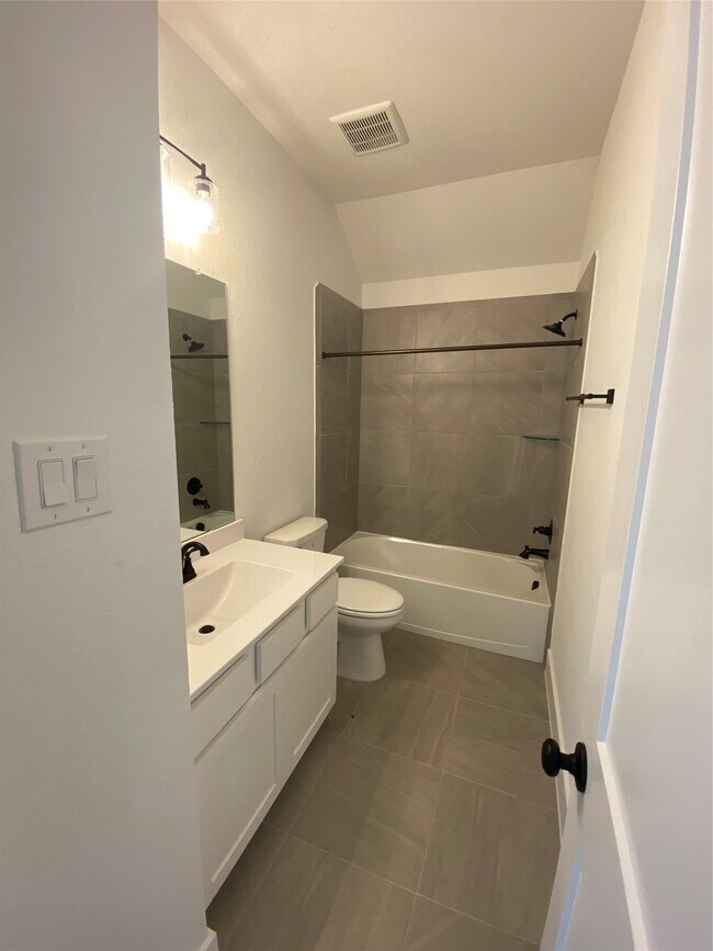 Building Photo - 31323 Balsam Hawk Ln