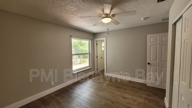 Building Photo - 1309 NW 89th Dr