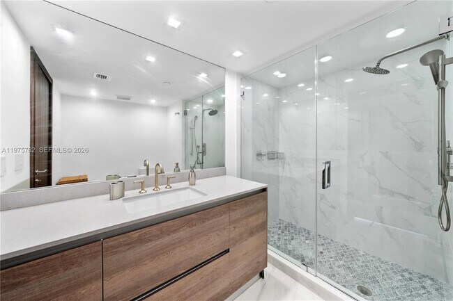 Building Photo - 450 Alton Rd