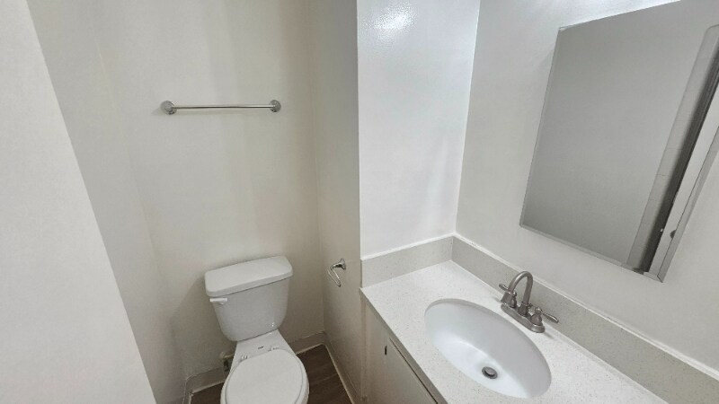 Building Photo - 545 Hayworth Ave