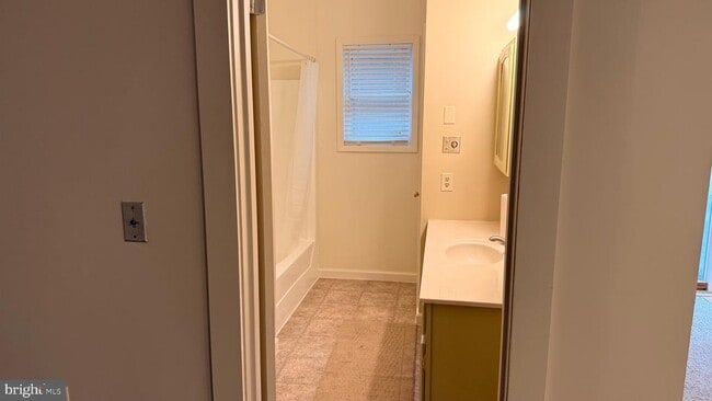 Building Photo - 3869 Midstate Rd