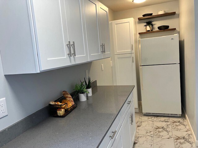 Kitchen - 317 Lake Evelyn Dr